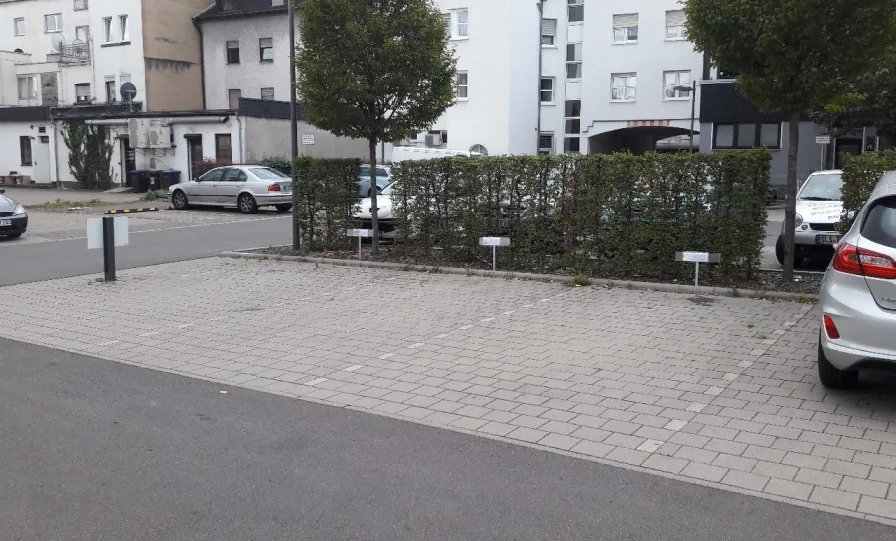Parkplatz - Sonstige Immobilie mieten in Dillingen - privater KFZ-Stellplatz zentral in Dillingen/Stummstraße