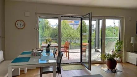 Essen mit Terrasse/Wintergarten - Wohnung mieten in Perl - Möblierte Top-Wohnung in Perl, DIREKTE GRENZLAGE zu LUX/SCHENGEN mit Wintergarten und TG-Stellplatz