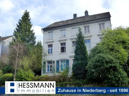 Imposantes Haus - Haus kaufen in Velbert - Denkmalgeschütztes Mehrfamilienhaus im historischen Ortskern von Velbert-Langenberg