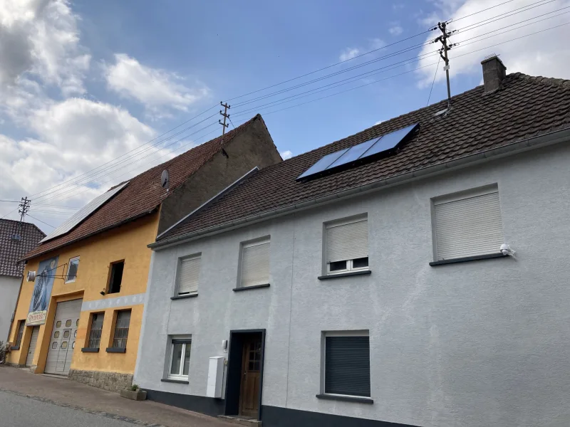 Ansicht Werkstatt und Wohnhaus - Haus kaufen in Abtweiler - Wohnhaus mit Scheune und Garagen