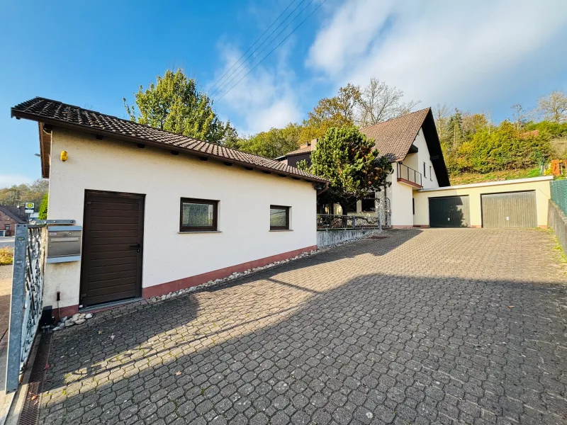 Ansicht - Haus kaufen in Olsbrücken - Freistehendes, großzügiges Einfamilienhaus in zentraler Lage von Olsbrücken