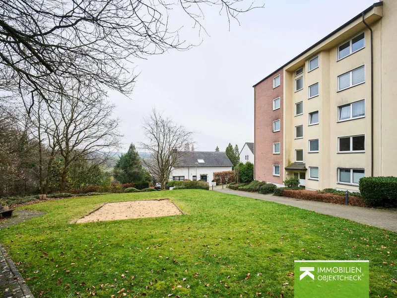 Spielplatz vor dem Haus