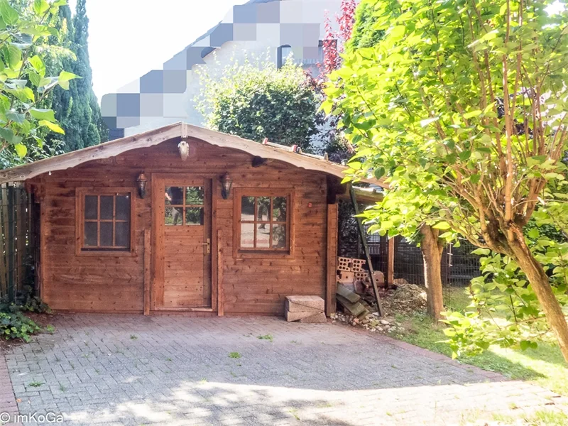 9551 Holzgerätehaus im Garten