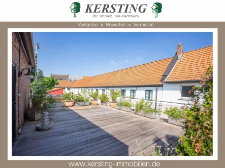 Krefeld - Hüls - Wohnung kaufen in Krefeld - KR - Hüls! Geräumige 4-Zimmer-Wohnung mit 40m² Dachterrasse und Blick auf das historische Kloster!