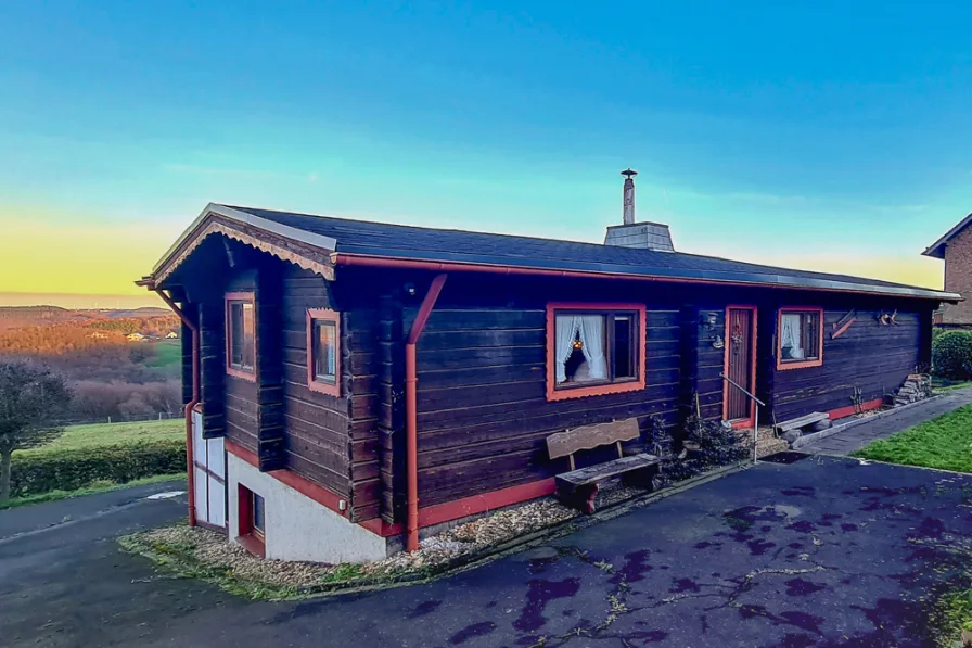  - Haus kaufen in Nideggen - Finnischer Blockhaus-Charme trifft Bebauungspotenzial