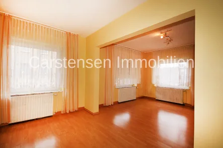 Wohnzimmer - Wohnung kaufen in Mönchengladbach - KAPITALANLAGE IN CITY- UND BAHNHOFSNÄHE ... GROßER BALKON ... EICKEN