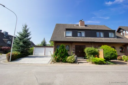 Hausansicht - Haus kaufen in Alpen - Menzelen - Großzügige Doppelhaushälfte in ruhiger bevorzugter Wohnlage von Alpen