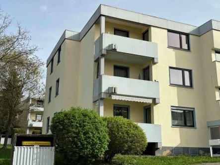 Aussenansicht - Wohnung kaufen in Saarbrücken / Rodenhof - 4 Zimmer Wohnung in einem gepflegten Mehrfamilienhaus in der Leharstraße zu kaufen