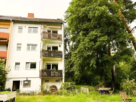 Rückansicht.. - Haus kaufen in Saarbrücken / Am Homburg - Dreifamilienhaus am Homburg mit Garten und Garage