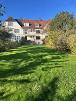 Garten 1 - Haus kaufen in Saarbrücken - Mehrfamilienhaus oder perfektes Familienheim am Rotenbühl