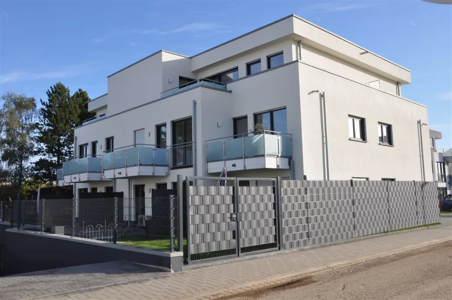 Straßenansicht - Wohnung kaufen in Euskirchen - Euskirchen: Exklusive Neubau-Penthousewohnung, TG-Platz, Erstbezug, provisionsfrei!