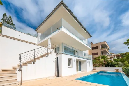 Hausansicht - Haus kaufen in Coste den Blanes - Moderne Villa mit Blick auf das Meer in Costa den Blanes