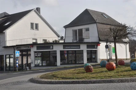 Strassenansicht - Haus kaufen in Schleiden , Eifel - Kurort Gemünd: Attraktives, vollvermietetes Geschäftshaus am Marienplatz!