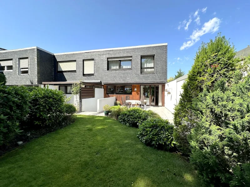 #826 Rückansicht Garten+ Haus - Haus kaufen in Mönchengladbach - ***AUßERGEWÖHNLICHES REIHENENDHAUS mit GARAGE -BESTE LAGE - direkt am Schmölderpark***