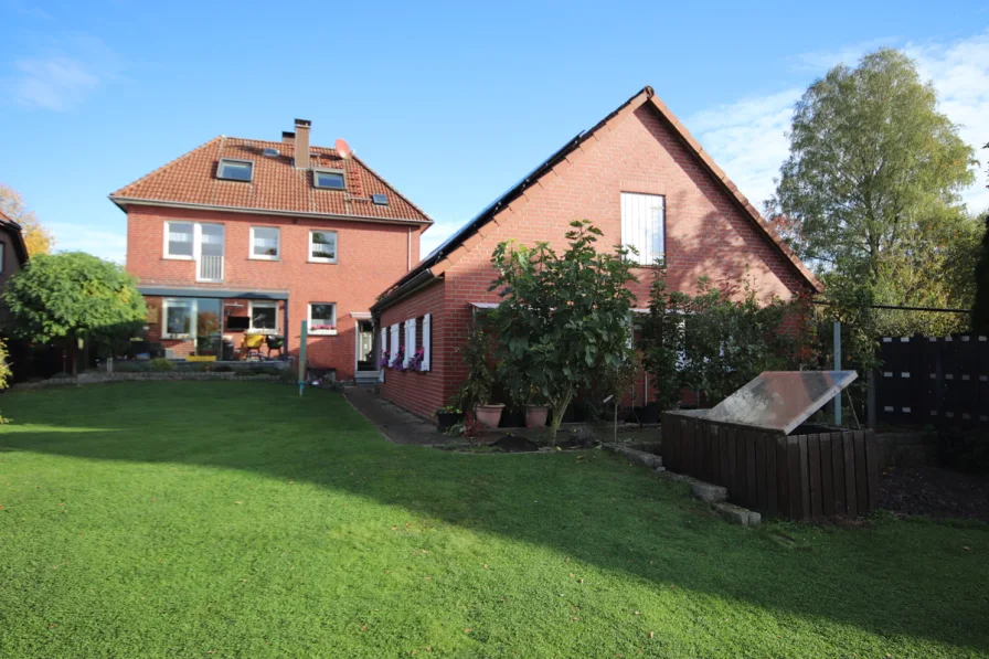 Blick vom Garten - Haus kaufen in Drensteinfurt - Mehrgenerationen-Haus in Drensteinfurt mit Hobbywerkstatt! Inkl. Solaranlage