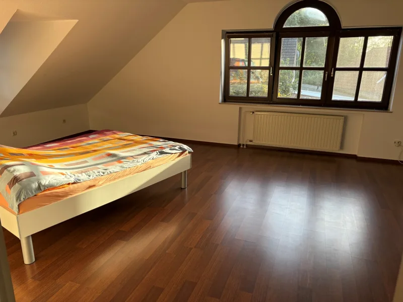 Schlafzimmer 1