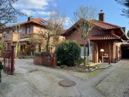 Haus-Ensemble mit 184m² freigestellter und 81m² vermieteter Wohnfläche