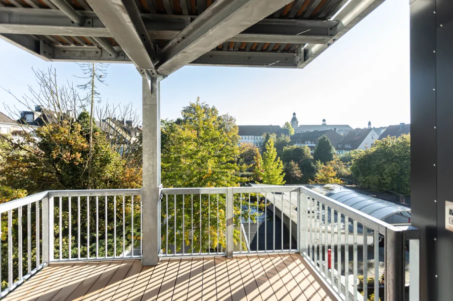 Der großzügige Balkon mit bester Aussicht