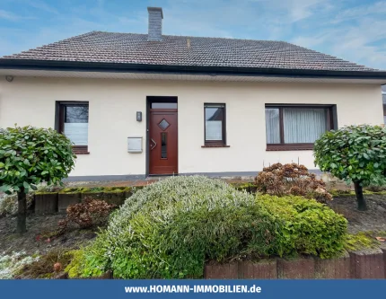 Hausfront - Haus kaufen in Ibbenbüren - Freistehendes Einfamilienhaus mit wunderschön angelegtem Garten & Terrasse