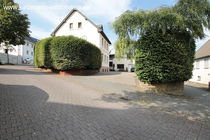  Wohnhaus mit Praxis - Büro/Praxis mieten in Nettersheim - Langjährige Arztpraxis (ideal auch als Büro nutzbar) mit hellen Räumen und großzügiger Ausstattung im Ortskern zu vermieten