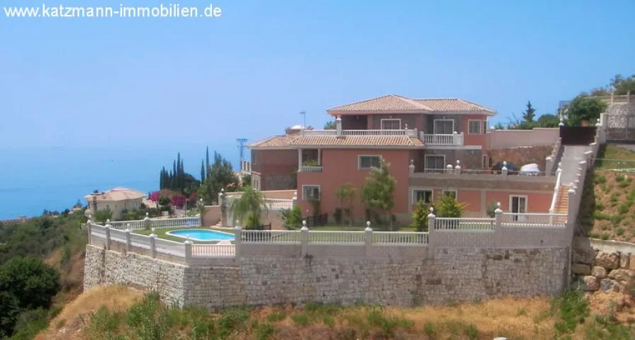  - Haus kaufen in Benalmadena - Costa del Sol, Villa mit Einlieger-Whng. und separatem Angestellten-Appartment zu verkaufen