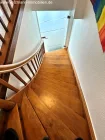 Treppenhaus MFH WE2 mit Blick zur Tür im UG