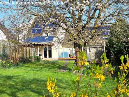  - Haus kaufen in Brühl - Selbstnutzung und Vermietung! 2 Häuser inkl. PV-Anlage, Solarthermieanlage und 626 m² Grundstück zu verkaufen. Energieeffizienzklasse: "C"