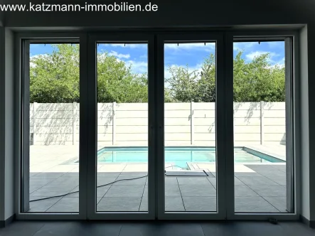  - Haus kaufen in Erftstadt - Wie Neubau - ca. 222 m² Wohn- u. Nutzfläche / Neueste Technik inkl. Pool uvm.