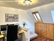 Kinderzimmer / Büro im DG