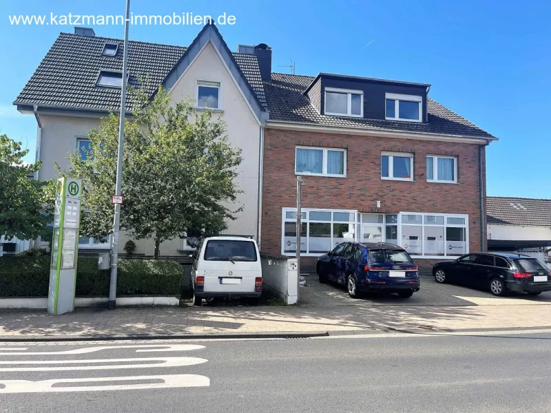  Straßenansicht - Wohnung mieten in Swisttal - Helle und freundliche 3-Zimmer-DG-Wohnung mit Loggia, Stellplatz und Kellerraum zu vermieten!