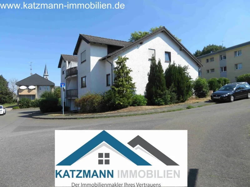  - Wohnung mieten in Erftstadt - Helle 3-Zimmerwohnung im Dachgeschoss eines 7-Parteienhauses zu vermieten, Balkon, Stellplatz u. Kellerraum inklusive