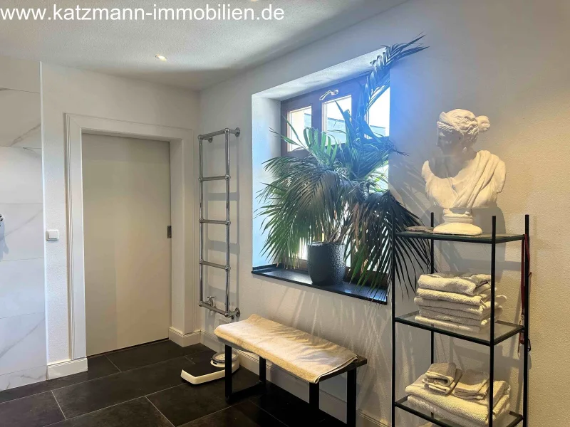 Badezimmer mit Zugang zum Schlafzimmer