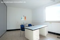  Sprechzimmer groß