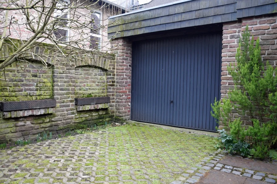 Garage Gartenansicht