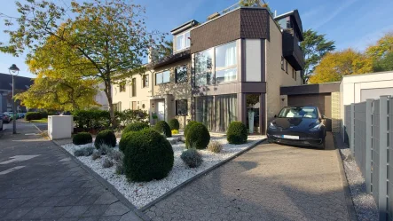  - Wohnung mieten in Düsseldorf - Oberkassel - Haus im Haus auf 232 m² Wohnfläche mit Garten, Garage und Stellplatz