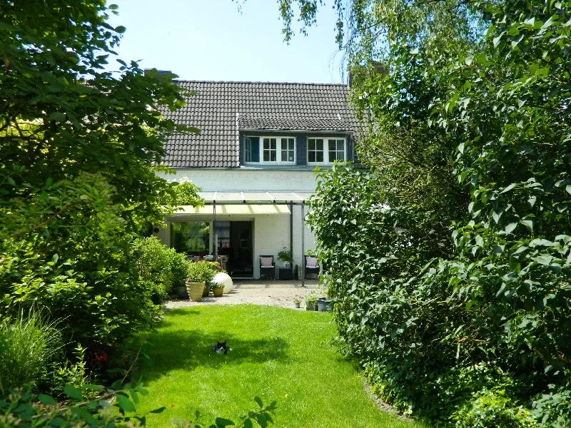 Garten Richtung Haus