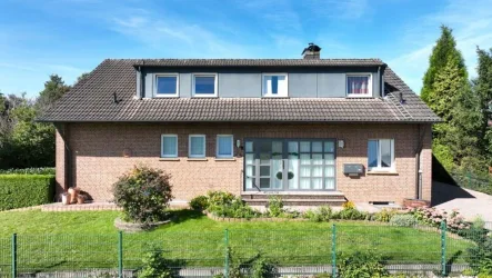 Hausansicht - Haus kaufen in Bergkamen - Freistehendes Ein-/Zweifamilienhaus, ca. 245 m², mit Garten und Garage in Bergkamen-Oberaden