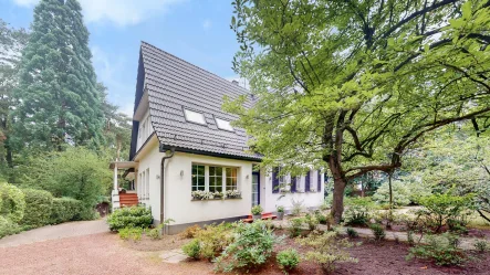 Titelbild - Haus kaufen in Mülheim an der Ruhr - Ein-/Zweifamilienhaus, ca. 244 m², mit Garten, Terrasse und Doppelgarage in Mülheim-Broich