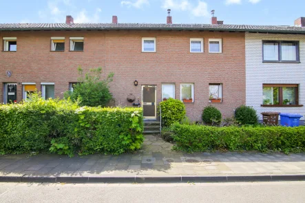 Hausansicht - Haus kaufen in Ratingen - Ruhiges Reihenmittelhaus, ca. 92 m², mit Garten in grüner Lage im Norden von Ratingen