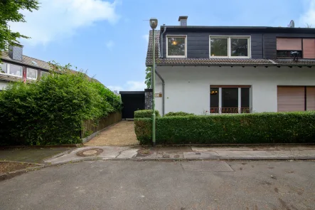 Hausansicht_1 - Haus kaufen in Essen - Doppelhaushälfte, ca. 144 m²,  mit Garten und Garage in Essen - Bochold