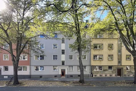 Hausansicht - Wohnung kaufen in Düsseldorf - Vermietete Eigentumswohnung, ca. 83 m², mit Loggia in Düsseldorf-Unterbilk