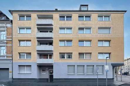 Hausansicht - Wohnung kaufen in Mülheim an der Ruhr - Renovierte 2-Zimmer Eigentumswohnung mit ca. 55 m² und Loggia in zentraler Lage von Mülheim an der Ruhr