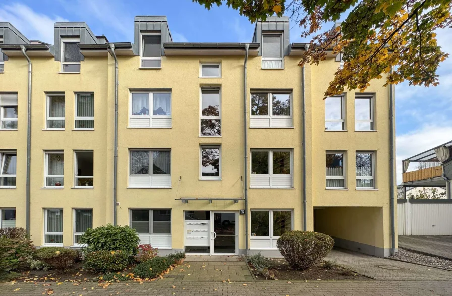 Hausansicht - Wohnung kaufen in Mülheim an der Ruhr - Helle großzügig geschnittene Eigentumswohnung mit ca. 81 m² Balkon und Garage in Mülheim - Broich