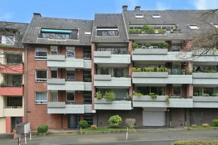 Hausansicht - Wohnung kaufen in Mülheim an der Ruhr - Freigezogene Dachgeschosswohnung, ca. 122m², mit 3 Balkone u. Tiefgaragenstellplatz in Mülheim-Mitte