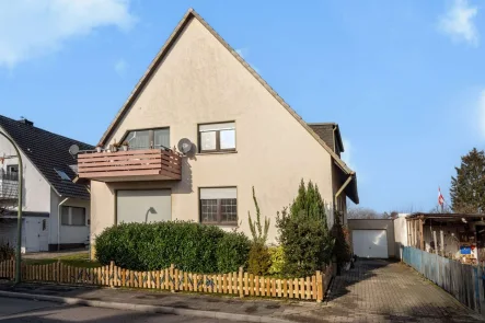 Hausansicht - Haus kaufen in Hamm - Vollvermietetes Zweifamilienhaus,ca.214m²,mit Garage,Stellplätze,Garten und Terrasse in Hamm-Rhynern