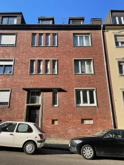 Straßenansicht - Haus kaufen in Mönchengladbach - Vermietungssicheres Vierfamilienhaus in sehr guter Lage am Bunten Garten!!