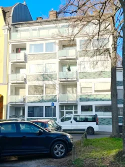 Straßenseite - Wohnung kaufen in Mönchengladbach - Direkt am Bunten Garten, gut aufgeteilte 2-Zimmer-ETW mit Loggia!!!