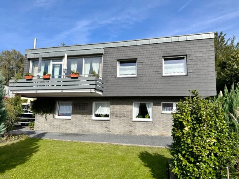 Hausansicht - Haus kaufen in Wegberg - Modernes, freistehendes Haus mit vielfältigen Nutzungsmöglichkeiten in top Wohnlage von Wegberg!!
