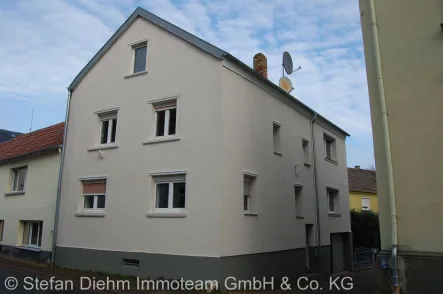  - Haus kaufen in Freimersheim - Geräumiges und renoviertes 7-Zimmer-Haus in zentraler Lage von Freimersheim zu verkaufen