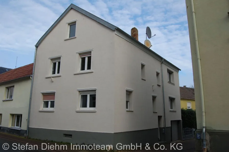  - Haus kaufen in Freimersheim - Geräumiges und renoviertes 7-Zimmer-Haus in zentraler Lage von Freimersheim zu verkaufen